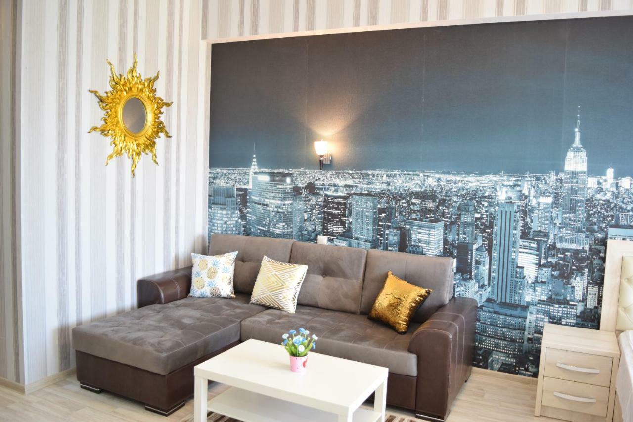 Apartment With Good View In The Center ビシュケク エクステリア 写真