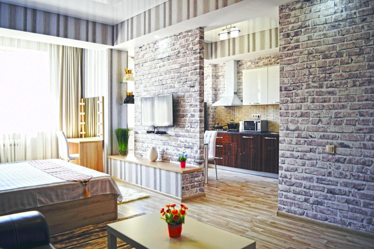 Apartment With Good View In The Center ビシュケク エクステリア 写真